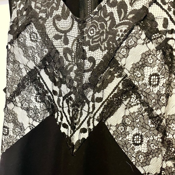 *NEW* Buffalo Black Bodycon Dress size Medium - Picture 2 of 5